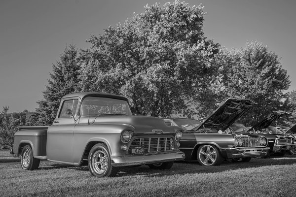 How Can Incorporating UK Fashion Trends Enhance Women's Beauty Routines?